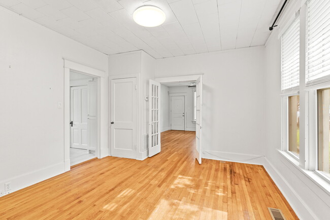 Building Photo - 4905 Lee Ave
