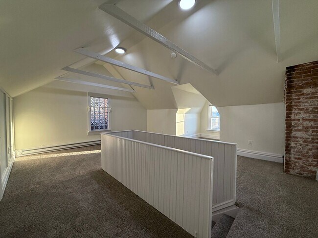 Building Photo - Updated 3BR 1 bath house now showing!