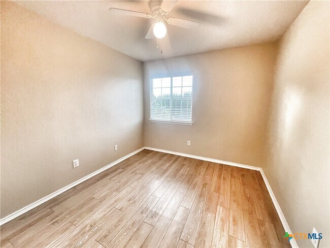 Building Photo - 525 Tom Kemp Dr