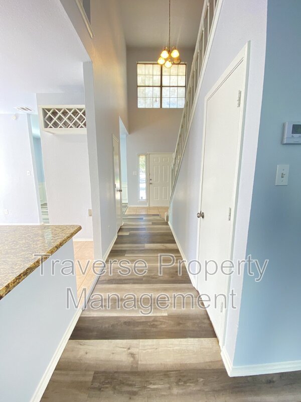 Building Photo - 4150 Briar Hill Dr