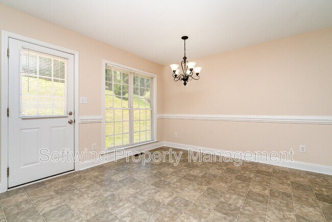 Building Photo - 1803 Red Bird Cir SE