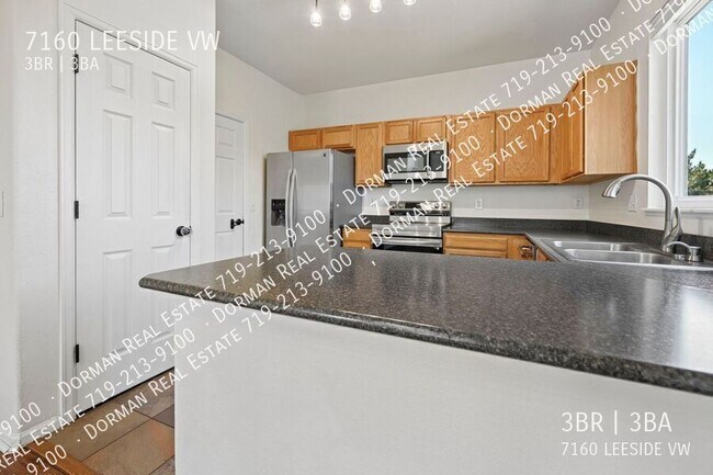 Building Photo - 7160 Leeside View