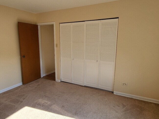 Building Photo - 7510 Farmingdale Dr