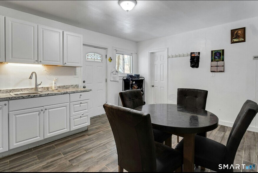 Building Photo - 18 Grandview Ave