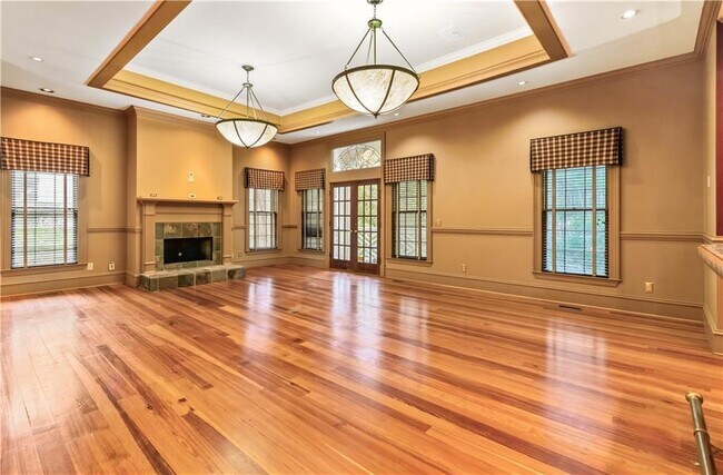 Building Photo - 430 W Wesley Rd NW