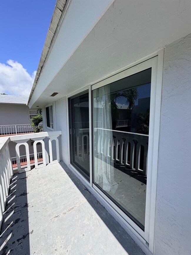 Building Photo - 100 Edgewater Dr