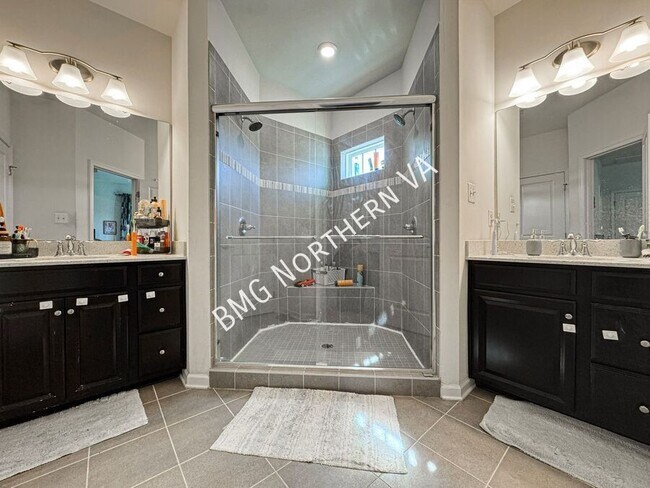 Building Photo - 3190 Yeager Dr