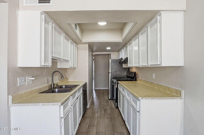 Building Photo - 10604 Springwood Dr