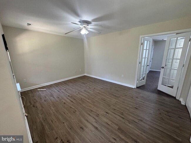 Building Photo - 6007 Rose Bay Dr