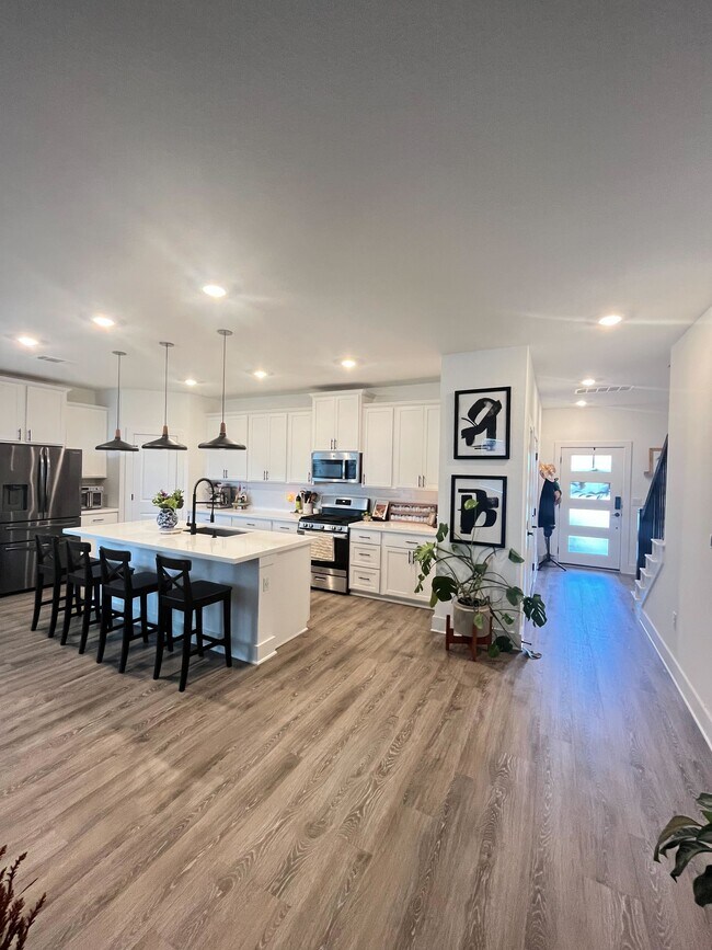Building Photo - 2905 St Regis Dr