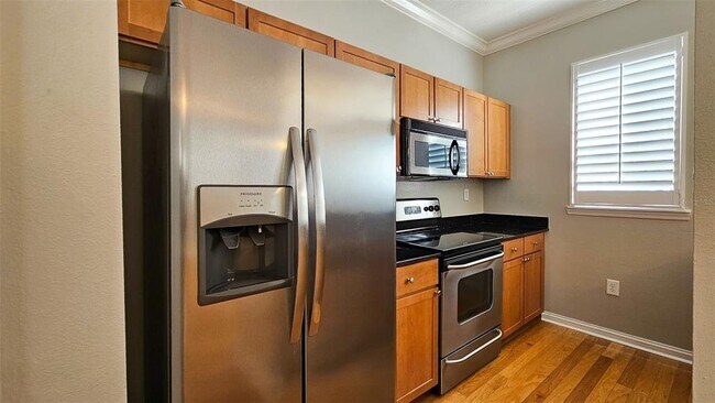 Building Photo - 608 S Matanzas Ave
