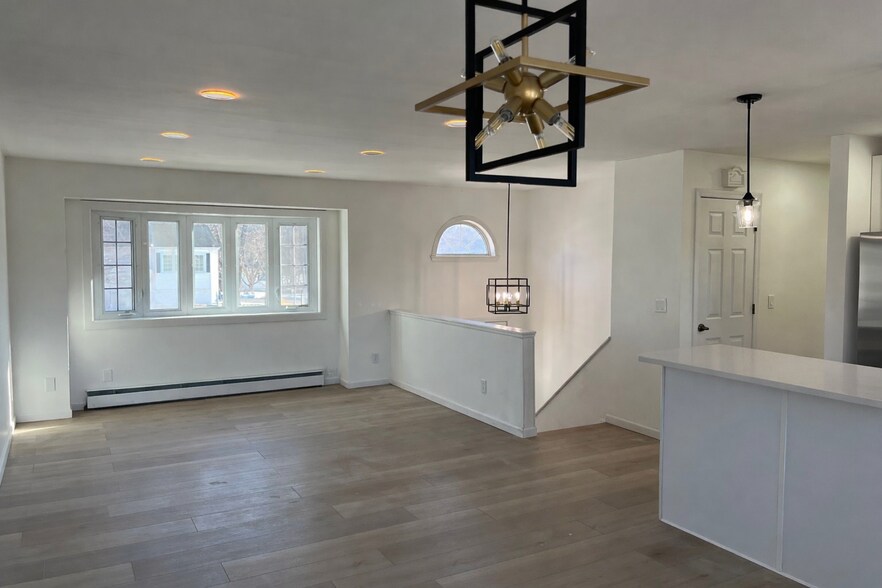 Building Photo - 222 Freida St