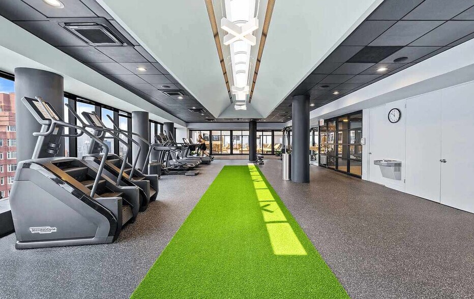 Building Photo - 525 E 72nd St