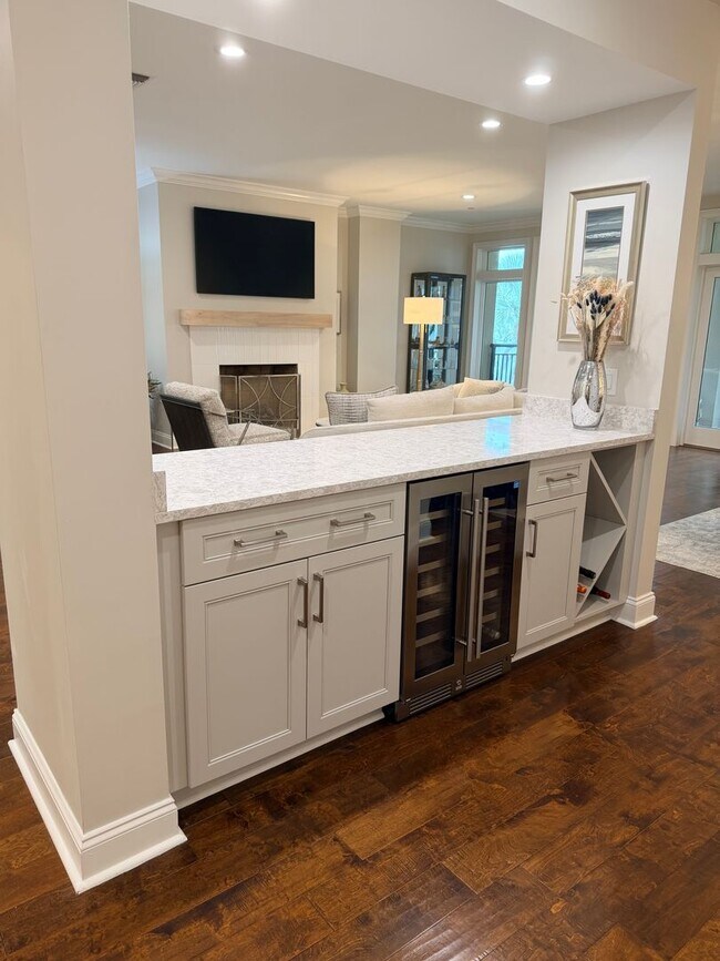 Building Photo - Stunning Luxury, Two Bedroom Creek Front Condo in Hilton Head Plantation