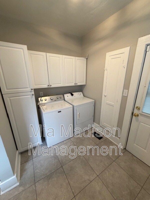 Building Photo - 801 E 39th St