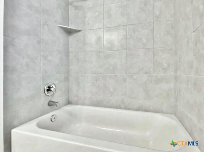 Building Photo - 816 Alta Wy