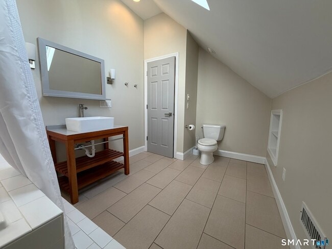 Building Photo - 67 Rockwell Ave