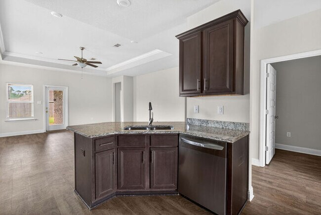 Building Photo - 15610 Ridge Ct