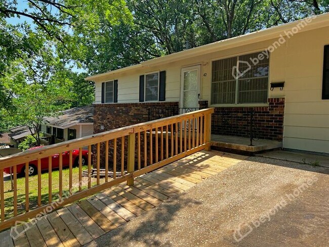 Building Photo - Beautiful and Modern 3 BD 1 BA with 1,196 ...