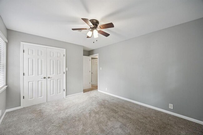 Building Photo - 553 Cane River Ln