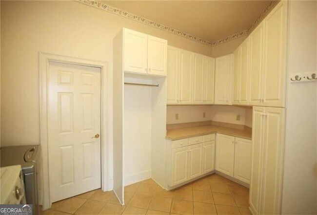 Building Photo - 2737 Tarva Pl
