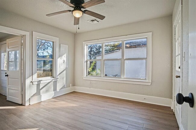 Building Photo - 907 N McKinley Ave