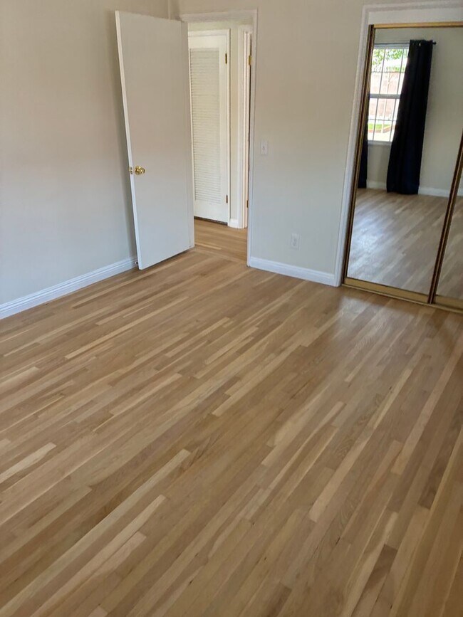 Building Photo - Beautiful 4 bed 3 bathroom