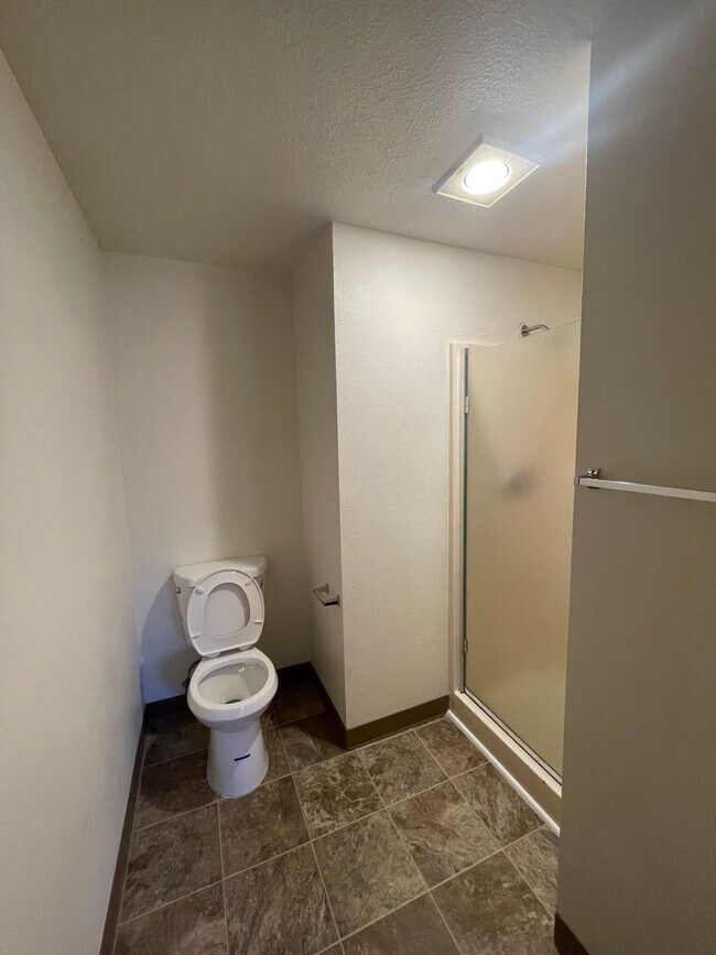 Building Photo - Rent Special: 1/2 Off May's Rent! Second Floor 3 Bedroom apartment