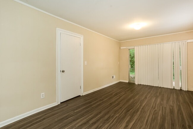 Building Photo - 2410 Ridgeway Dr
