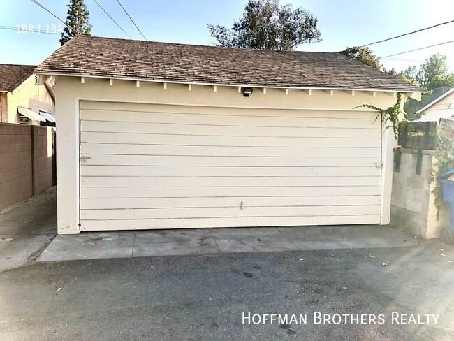 Building Photo - 12417 1/2 Chandler Blvd-A