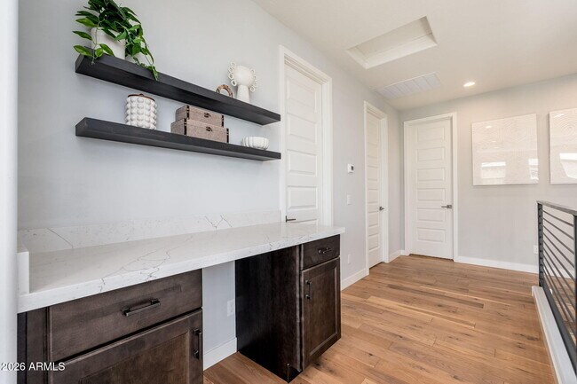 Building Photo - 1555 E Ocotillo Rd