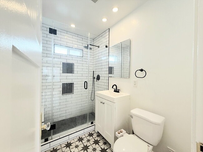 Building Photo - 6500 Arlington Ave