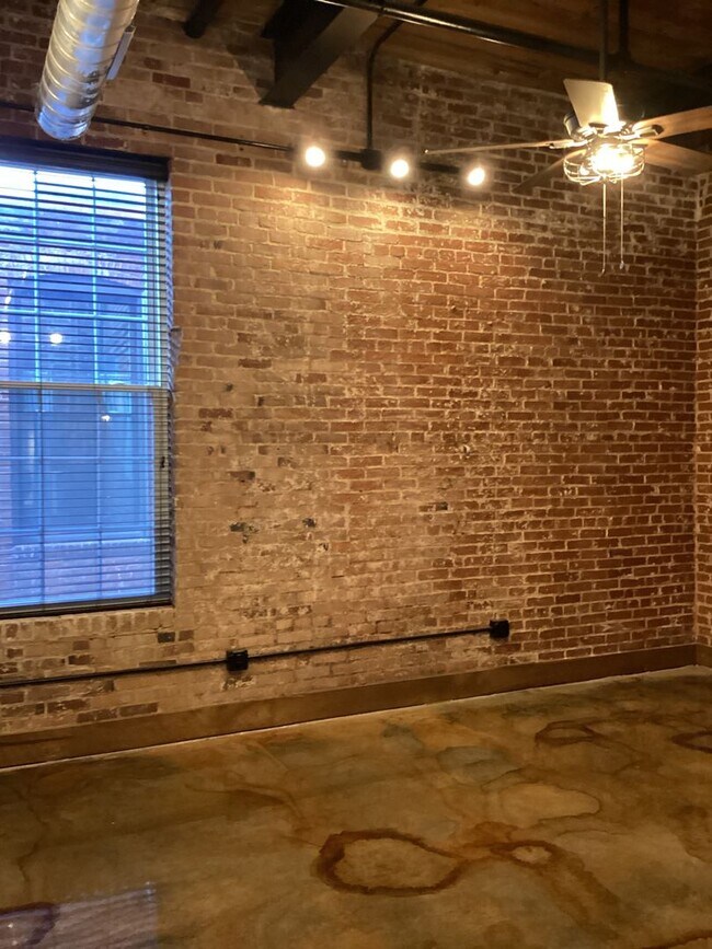 Building Photo - 1 Bedroom 1 Bathroom Apartment in Red Lion, PA