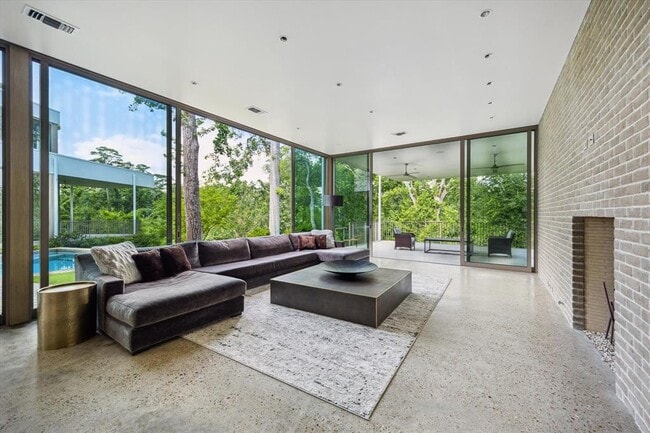 Building Photo - 9 Pinehill Ln