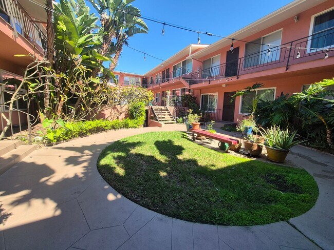 Building Photo - Charming One Bedroom, One Bath Unfurnished Apartment