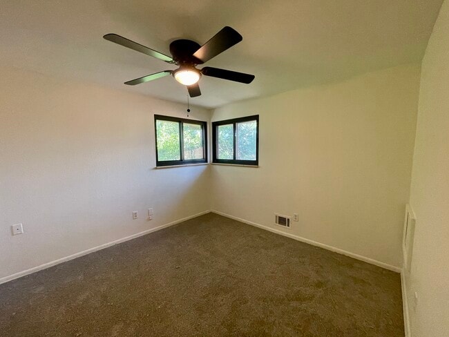 Building Photo - 12752 E Park Lane Dr
