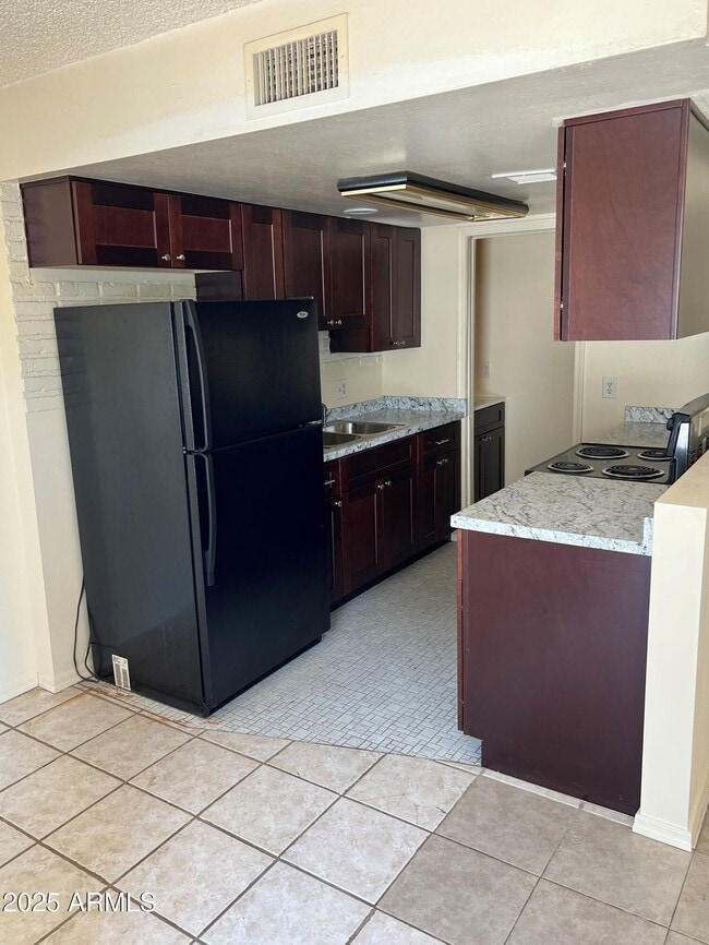 Building Photo - 4718 E Portland St