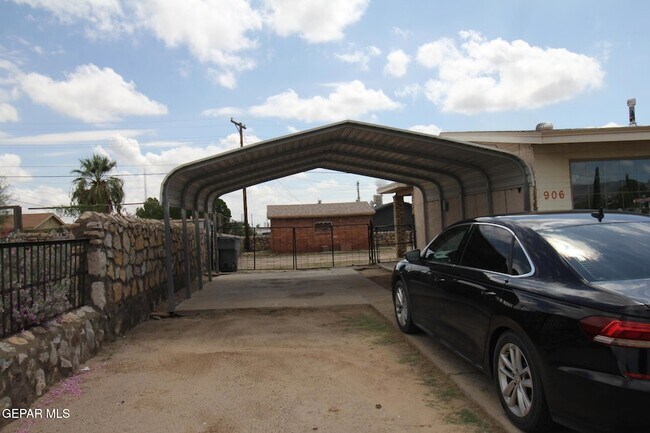 Building Photo - 906 Geronimo Dr