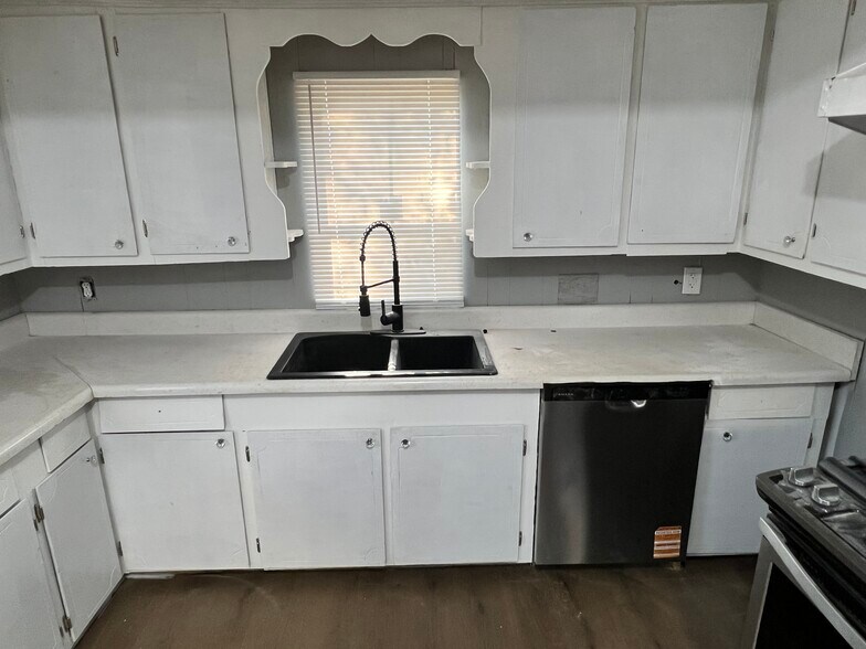 Building Photo - 402 Old Richton Rd