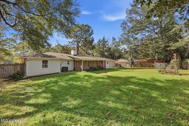 Building Photo - 144 Rollingwood Dr