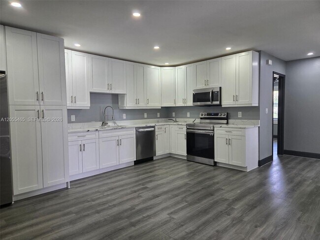 Building Photo - 8227 NW 39th St
