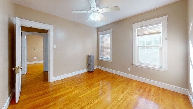 Building Photo - 298 Fellsway W