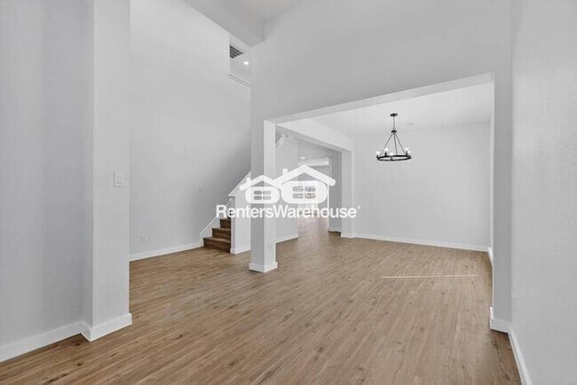 Building Photo - MOVE IN READY Denton Home