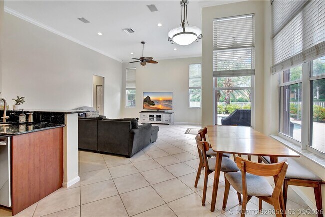 Building Photo - 4070 Sanderling Ln