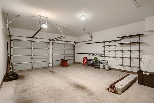 Building Photo - 400 Entrada Way