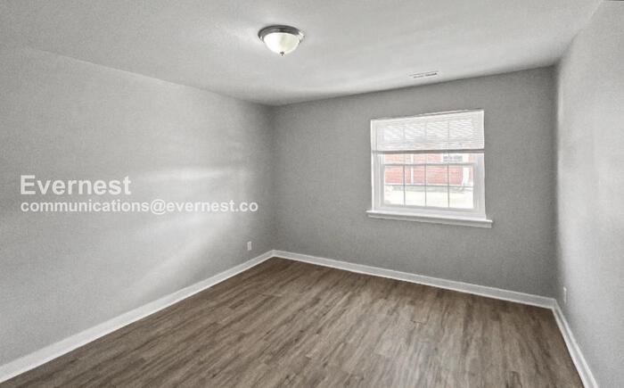 Building Photo - 1012 4th Ave W