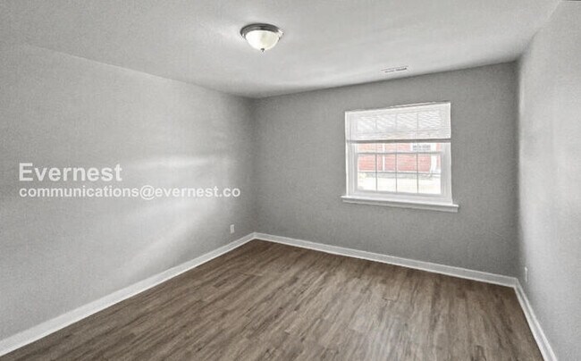 Building Photo - 1012 4th Ave W