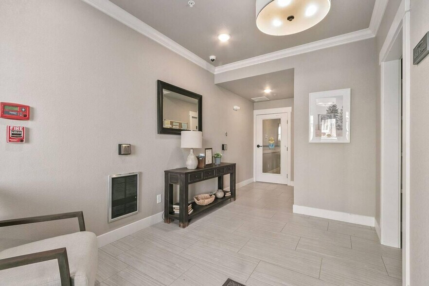 Building Photo - 1875 Fall River Dr