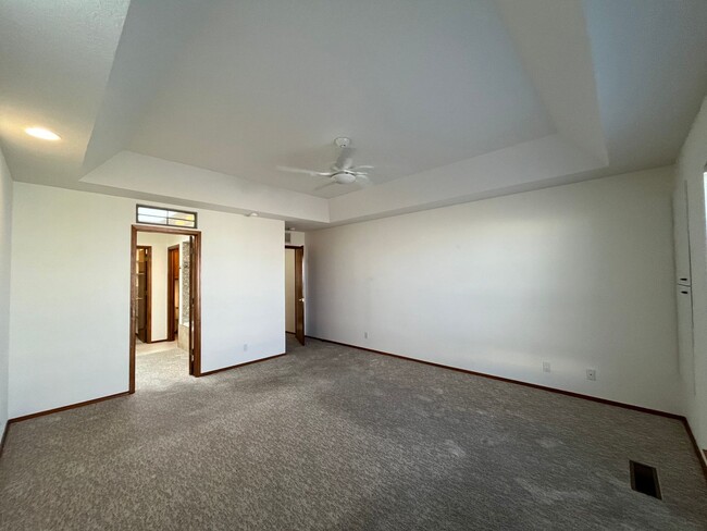 Building Photo - Nice 3 Bedroom 2 Bathroom Home Located In ...