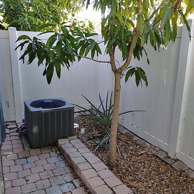 Building Photo - 5362 SW 125th Ave